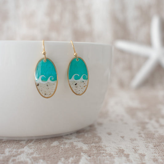 Oval Wave Dangle in Gold