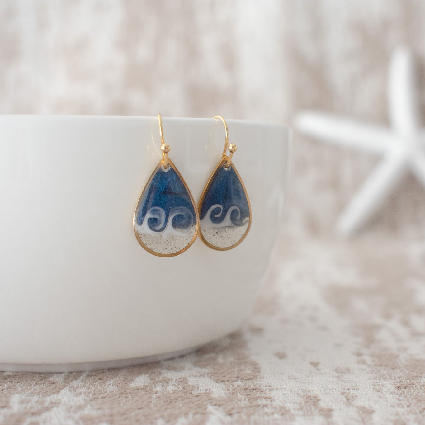Drop Wave Dangle in Gold