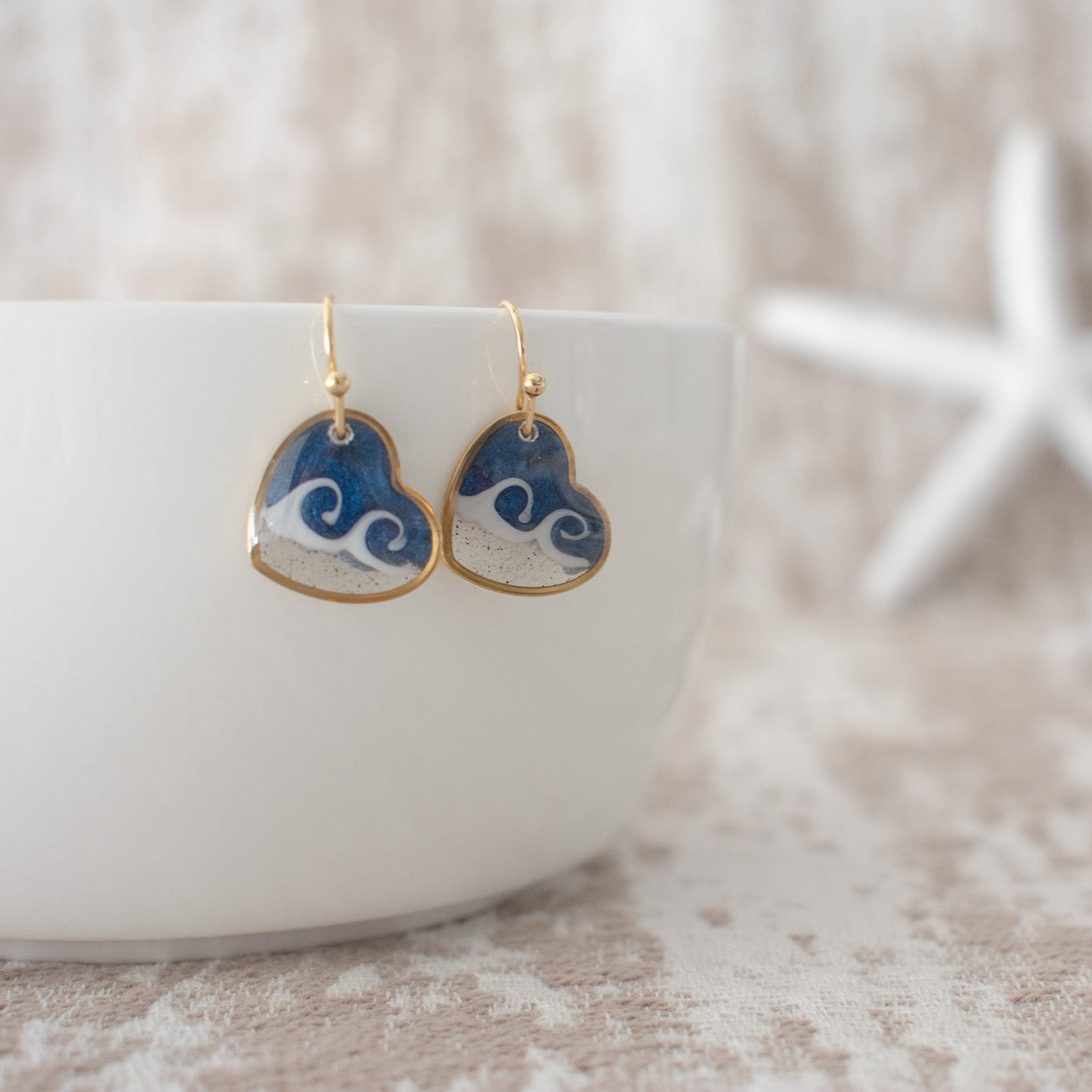 Heart Wave Dangle in Gold