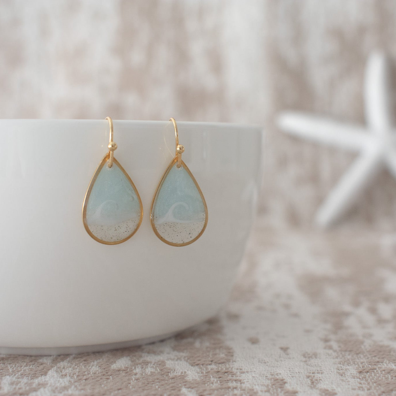 Drop Wave Dangle in Gold
