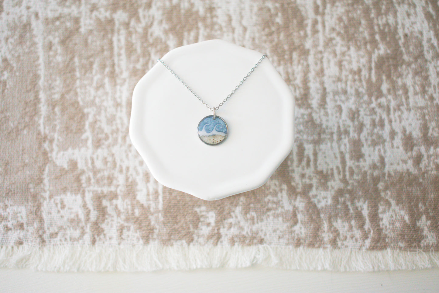 Hexagon Wave Necklace in Silver