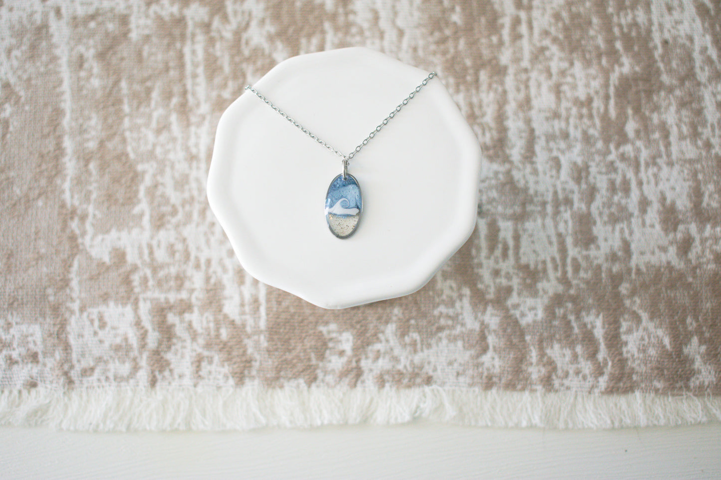 Oval Wave Necklace in Silver