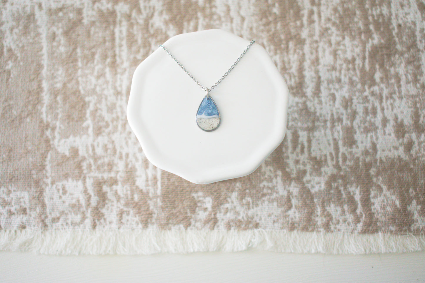 Drop Wave Necklace in Silver