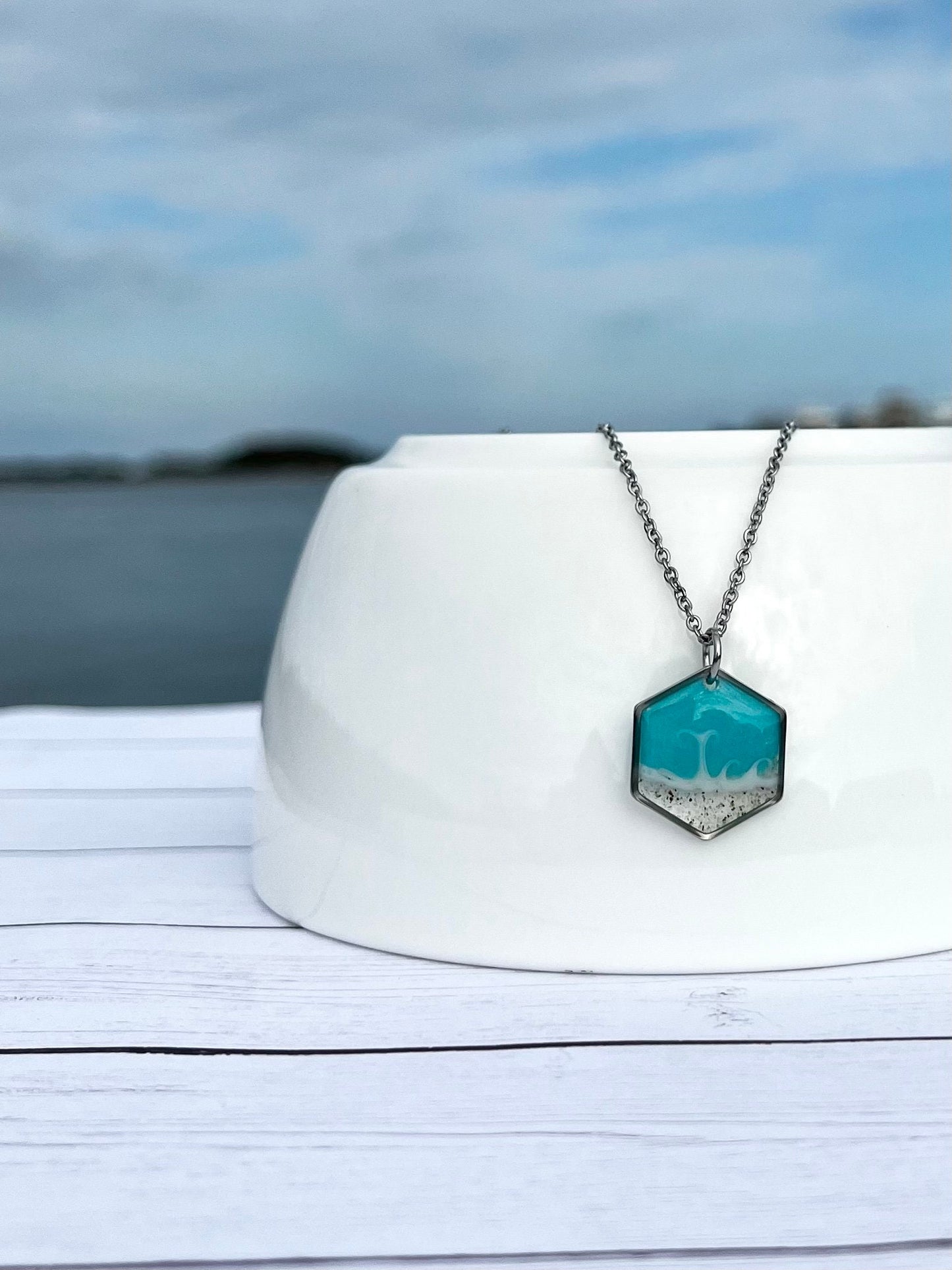 Hexagon Wave Necklace in Silver