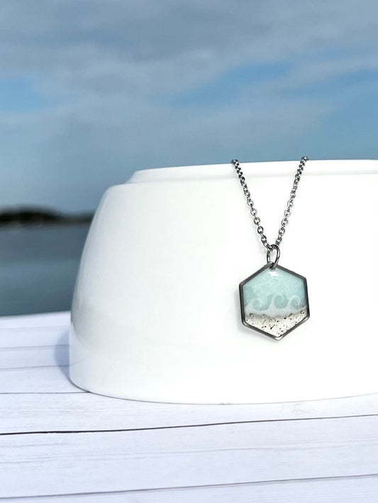 Hexagon Wave Necklace in Silver