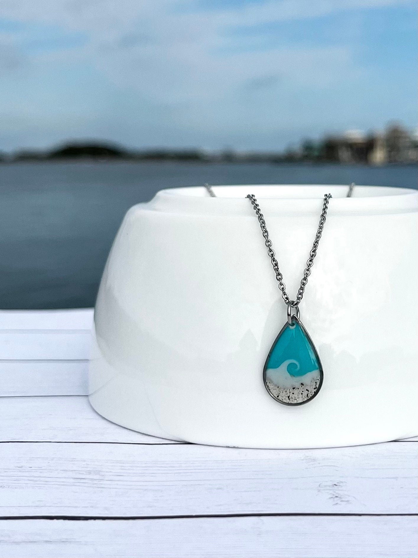 Drop Wave Necklace in Silver